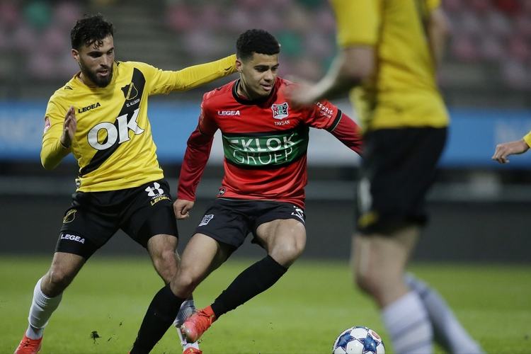 题尤为引人 题尤为引人