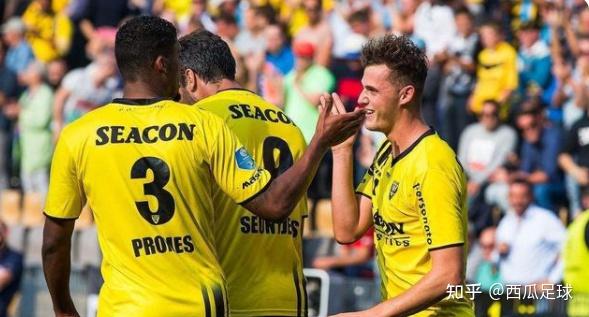 在外野站位 在外野站位